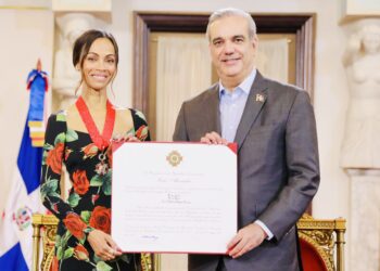 Zoe Saldaña, un ícono dominicano en Hollywood, recibe máxima condecoración en Palacio Nacional