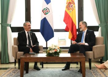 Presidente Abinader fortalece lazos con líderes internacionales en Uruguay