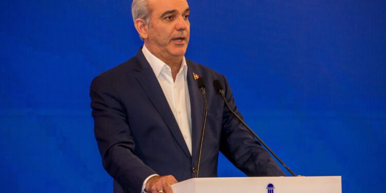 Abinader: Más de 40,000 bienes estatales identificados