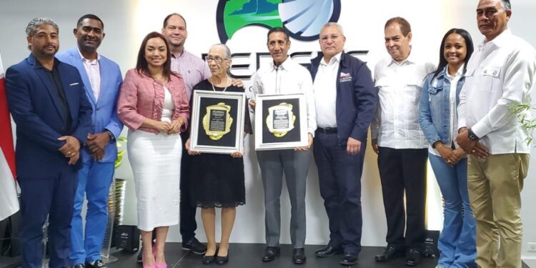 PEDEPE celebra su 10.ª Asamblea y reconoce a ADEPE y Milagros Rosario