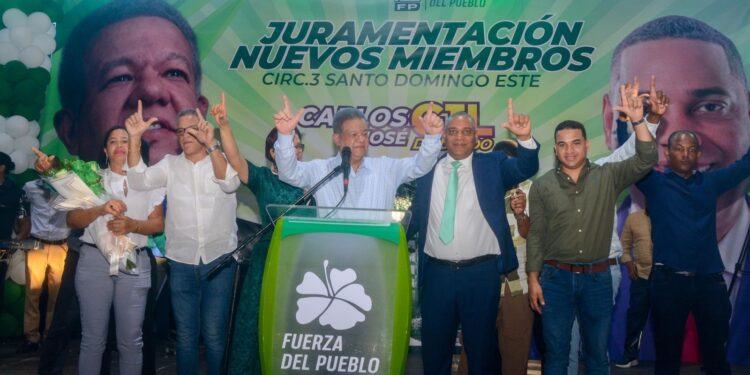 Un diputado y dos regidores del PLD se suman a la Fuerza del Pueblo