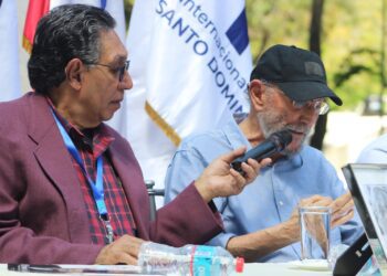 Homenaje a Efraím Castillo reúne a figuras clave de la literatura