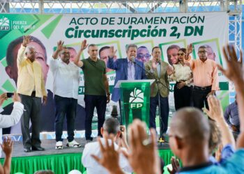 Leonel Fernández juramenta exdirigentes del PLD en la Fuerza del Pueblo