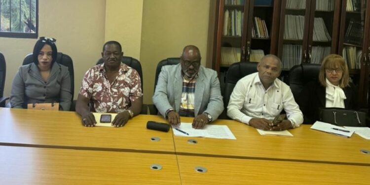 Trabajadores playeros de Boca Chica exigen diálogo y soluciones justas