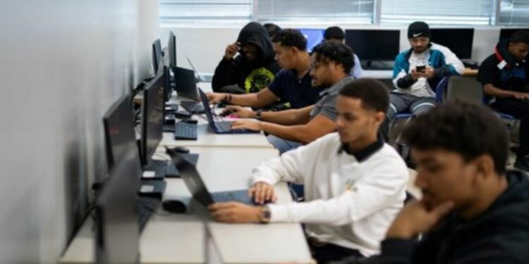 Itla también lanza carrera para formar técnicos en semiconductores 