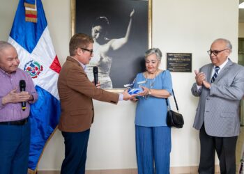 RTVD entrega “Estrella al Legado Cultural” a Casandra Damirón