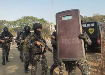 Ecuador hallan a cinco presos muertos en la mayor cárcel del país