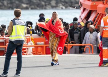 Migrantes obtienen residencia en España por colaborar contra el crimen organizado