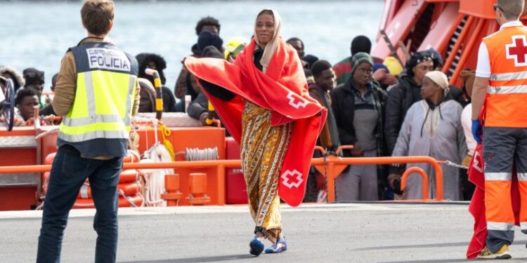 Migrantes obtienen residencia en España por colaborar contra el crimen organizado