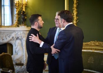 Rusia y EE.UU. presionan, pero Kiev mantiene su postura