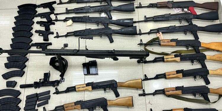 Aduanas incauta 36,000 municiones y armas en puerto de Haina