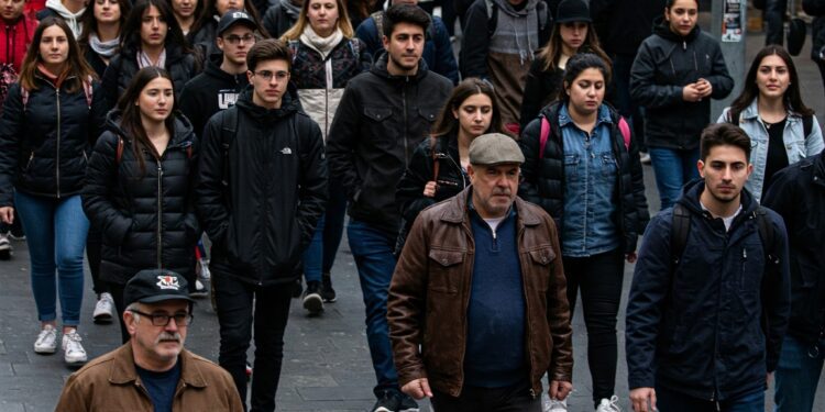 Matemáticos revelan el secreto del caos peatonal