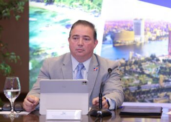 Acuerdan plan para optimizar gestión aeroportuaria y mejorar puntualidad