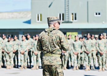 Ministro de Defensa supervisa tropas y avance de verja fronteriza