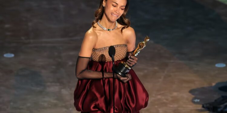 Zoe Saldaña primera dominicana en ganar Óscar por ‘Emilia Pérez’