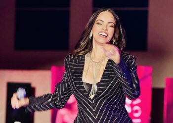 Robmariel Olea deslumbra en el A la Carta Fashion Show 2025 en Orlando