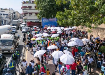 Mujeres marchan en Santo Domingo reclamando sus derechos