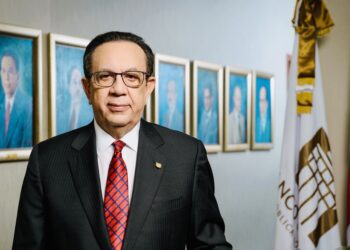 Valdez Albizu cita desafíos de RD ante cambios globales