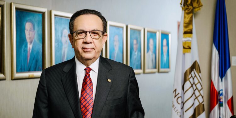 Valdez Albizu cita desafíos de RD ante cambios globales