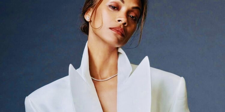 Zoe Saldaña confirma asistencia a los Premios Soberano 2025