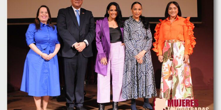Dominicanas en España celebran foro de empoderamiento femenino