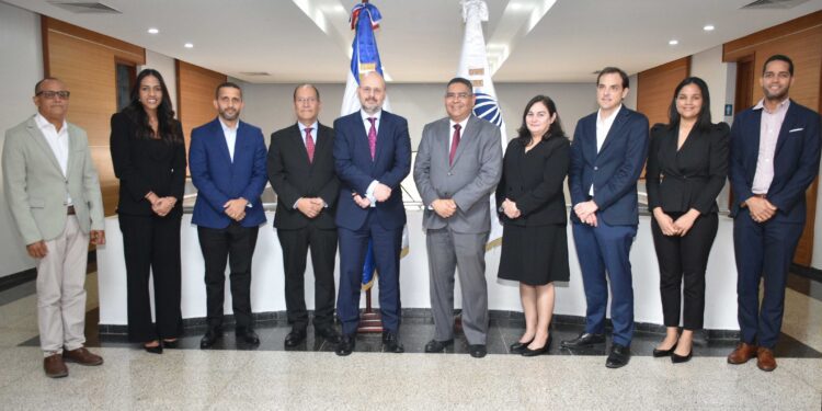 FMI destaca crecimiento económico de RD en reunión con Alexis Cruz