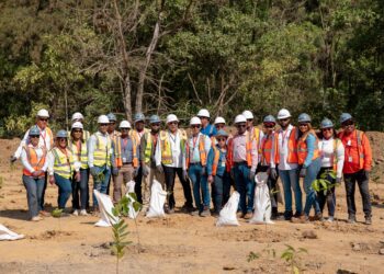 MEM y Barrick reforestan área de presa de colas en Cotuí