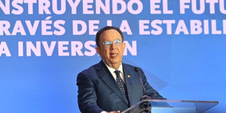 Valdez Albizu reafirma estabilidad económica y confianza en RD