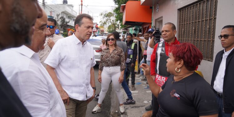 Ito Bisonó recorre la circunscripción 3 del Distrito Nacional