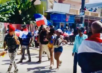 Policía Nacional impide ingreso de manifestantes a Friusa para evitar desgracia