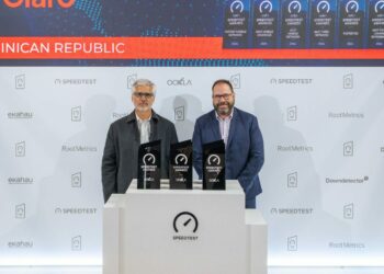 Claro reconocida como por sus redes  fija y móvil simultáneamente