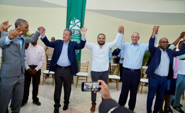 Leonel critica al gobierno y fortalece con juramentaciones la FP