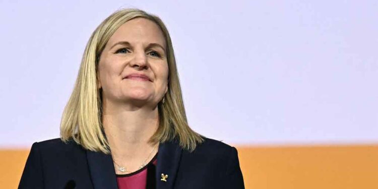 Exnadadora hace historia como primera mujer y africana en presidir el COI