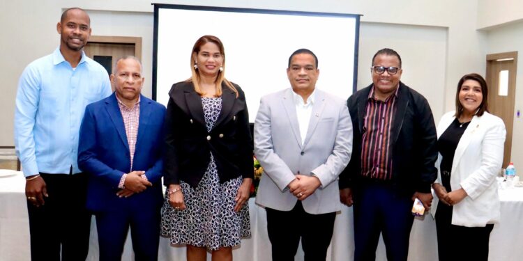 Empresarios y autoridades de La Romana refuerzan compromiso con el derecho de autor