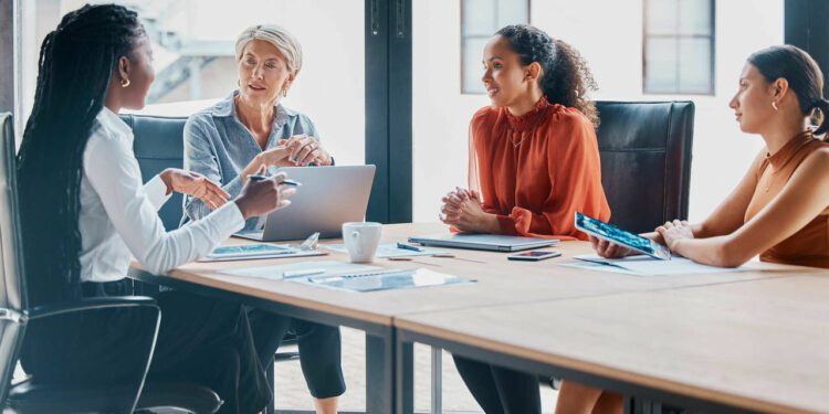 Mujeres en la cúpula mejoran la eficiencia de las aerolíneas