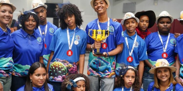 Escuela pública hace historia en la robótica dominicana
