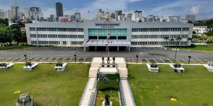 Anuncian compensación económica a militares retirados