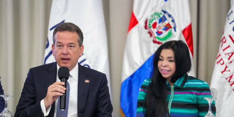 Autoridades refuerzan lucha contra comercio ilícito en RD