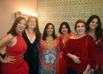 Noche mágica de boleros y voces femeninas conquista Santo Domingo