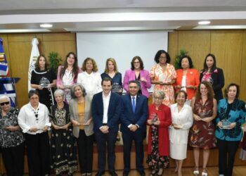 Reconocen a más de 60 mujeres líderes en economía e igualdad