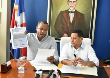 Alcalde de Samaná denuncia adjudicación irregular de terrenos turísticos