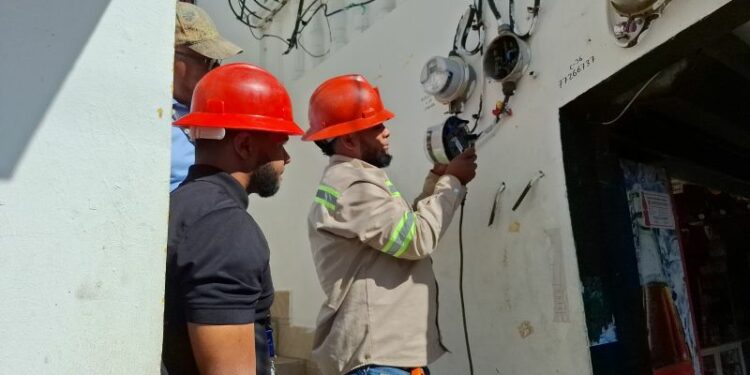 Autoridades refuerzan lucha contra el fraude eléctrico en el Cibao