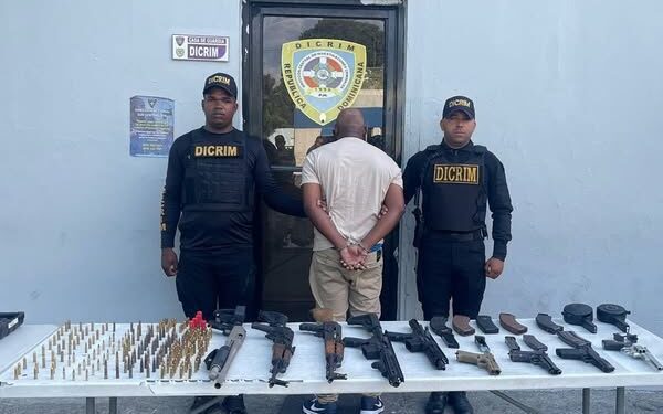 Policia incauta arsenal de armas y detiene a atacantes de viviendas
