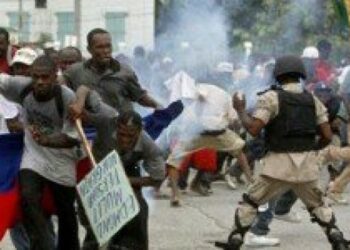 Miles de haitianos desesperados protestan contra violencia de pandillas