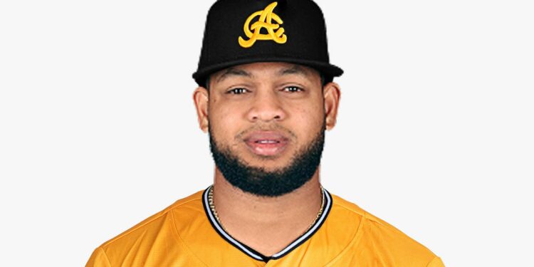 Águilas Cibaeñas adquieren a Edwin Uceta y Randy Vásquez