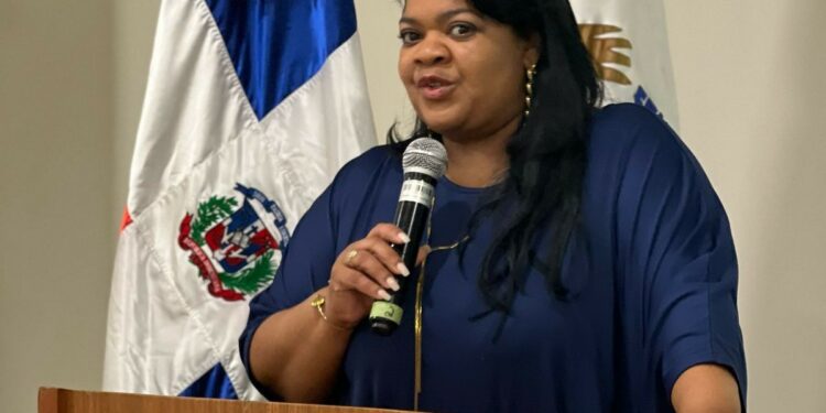 FENAMUTRA propone ajustes salariales para empleados del SNS en RD