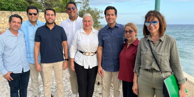 Senador gestionará reincorporación de Costa Verde al Distrito Nacional