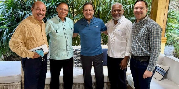 Comisión del PLD dialoga con Abel Martínez sobre candidatura presidencial