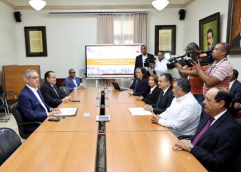 JCE presenta a Abinader proyecto para cambio de cédula en 2024