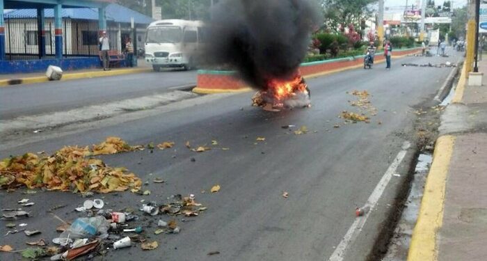 Protesta desafía al gobierno y paraliza San Francisco de Macorís